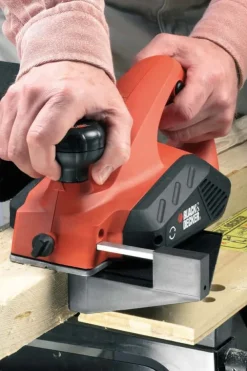 BLACK+DECKER høvel 710 Watt 82mm