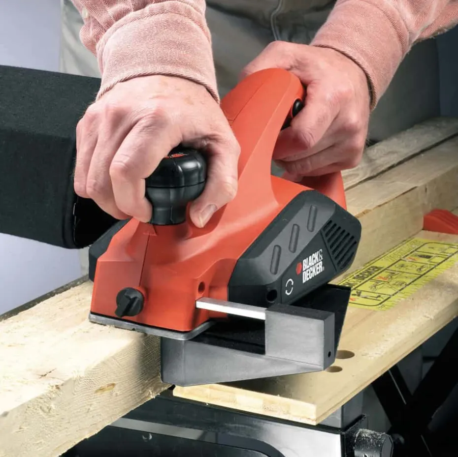 BLACK+DECKER høvel 710 Watt 82mm