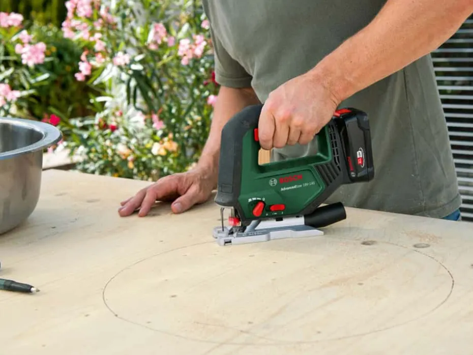 Bosch AdvancedSaw 18V-140 stikksag u/batteri og lader