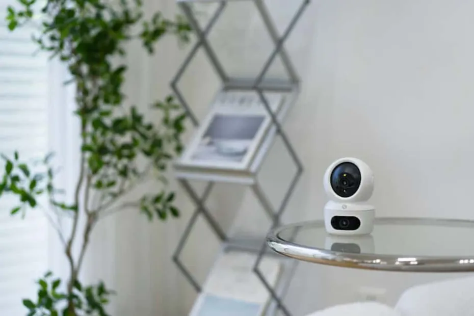 EZVIZ H7C 4MP Wi-Fi kamera med to objektiver for panorering og tilt