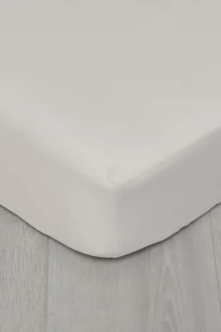 Høie formsydd laken med strikk