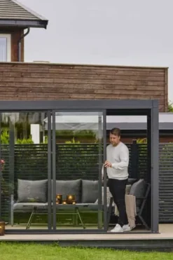 Krifon Stavern pergola skyvedør i glass