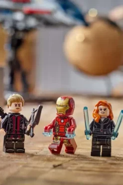 LEGO® ǀ Marvel Avengers: Age of Ultron Quinjet 76325