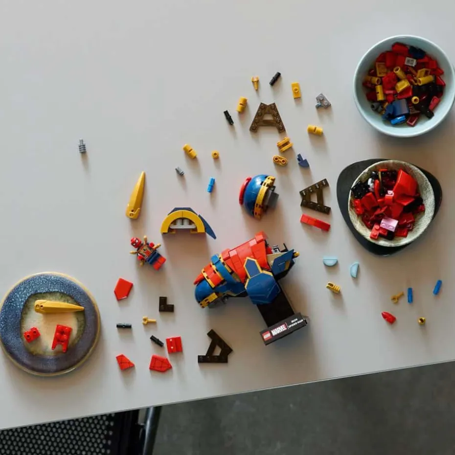 LEGO® ǀ Marvel Byste av Iron Spider-Man 76326