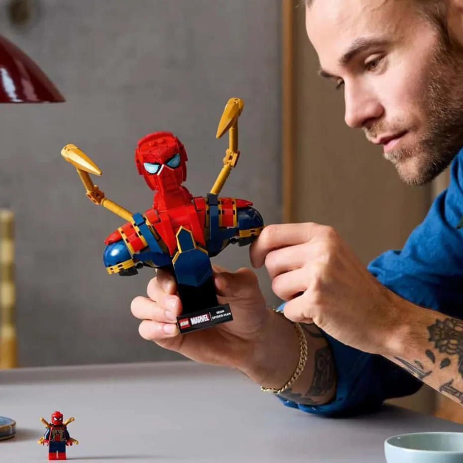 LEGO® ǀ Marvel Byste av Iron Spider-Man 76326