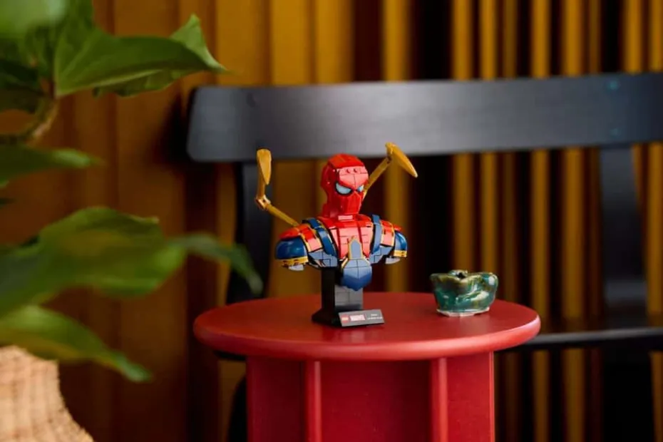 LEGO® ǀ Marvel Byste av Iron Spider-Man 76326