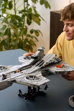 LEGO® ǀ Marvel S.H.I.E.L.D. helicarrier 76354