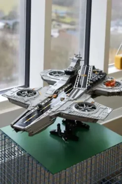 LEGO® ǀ Marvel S.H.I.E.L.D. helicarrier 76354