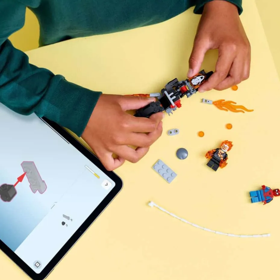 LEGO® ǀ Marvel Spider-Man mot Ghost Rider på motorsykkel 76335