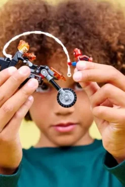 LEGO® ǀ Marvel Spider-Man mot Ghost Rider på motorsykkel 76335