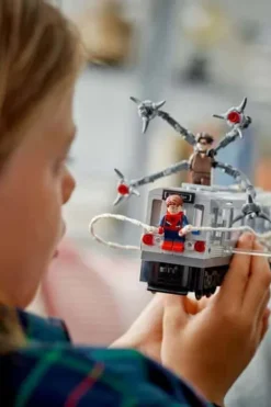 LEGO® ǀ Marvel Spider-Man mot Doc Ock: T-banescenen 76321