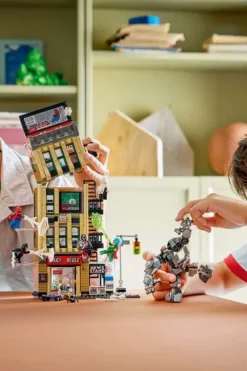 LEGO® ǀ Marvel Spider-Man mot Mysterio: Daily Bugle 76342