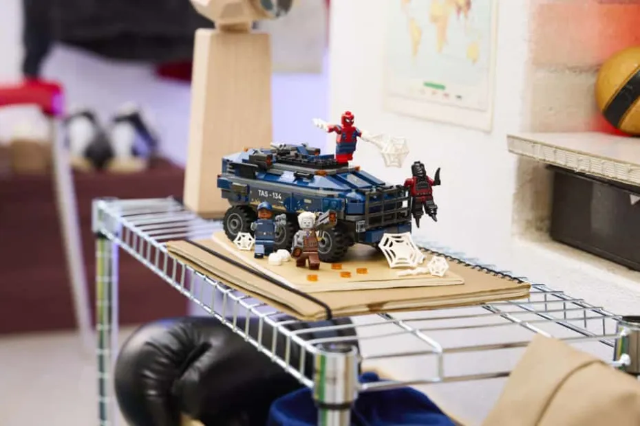 LEGO® ǀ Marvel Spider-Man og fangetransporten 76349