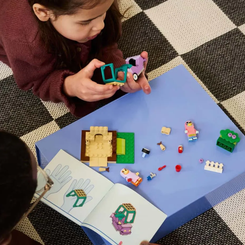 LEGO® Bluey Bestemødrene Bingo og Bluey 11216