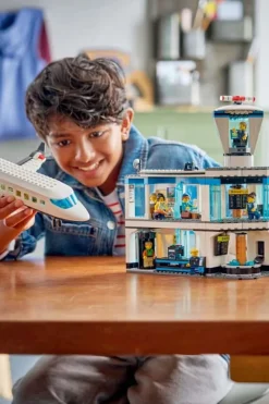 LEGO® City Flyplass og fly 60502