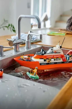 LEGO® City Kystvaktens helikopter og redningsbåt 60504