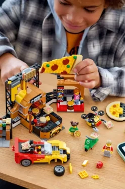 LEGO® City Pizzalevering med kjøretøy 60496