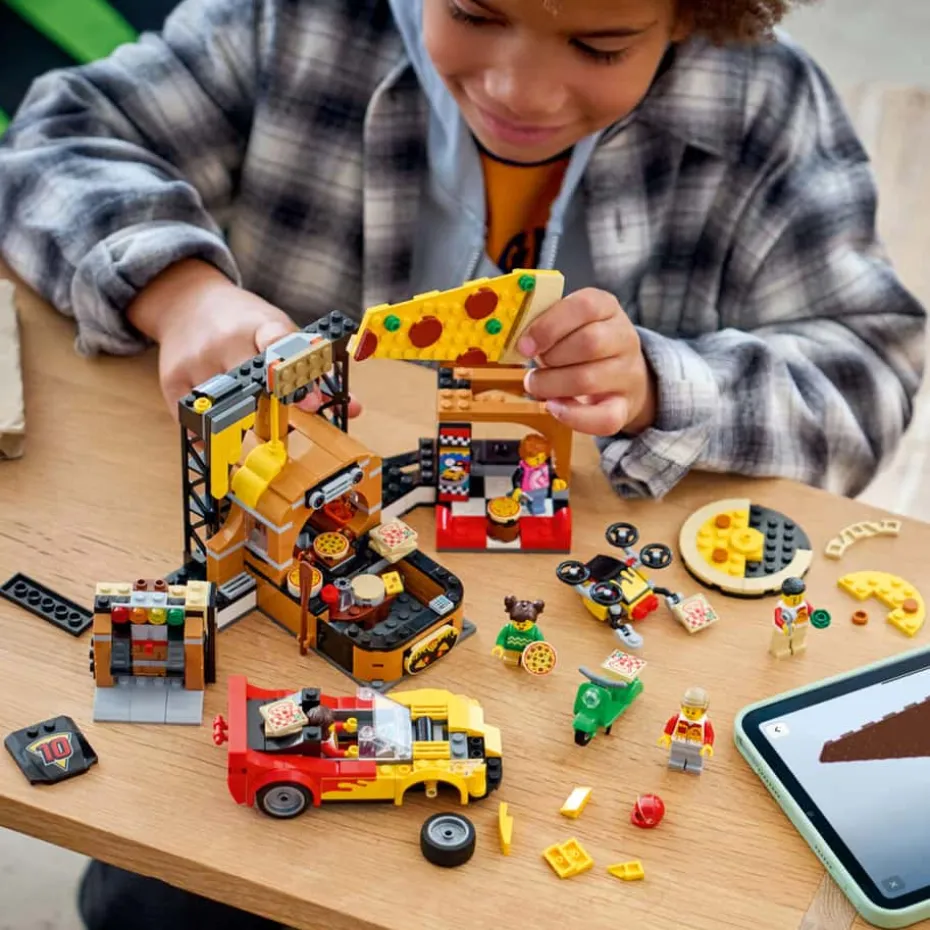 LEGO® City Pizzalevering med kjøretøy 60496