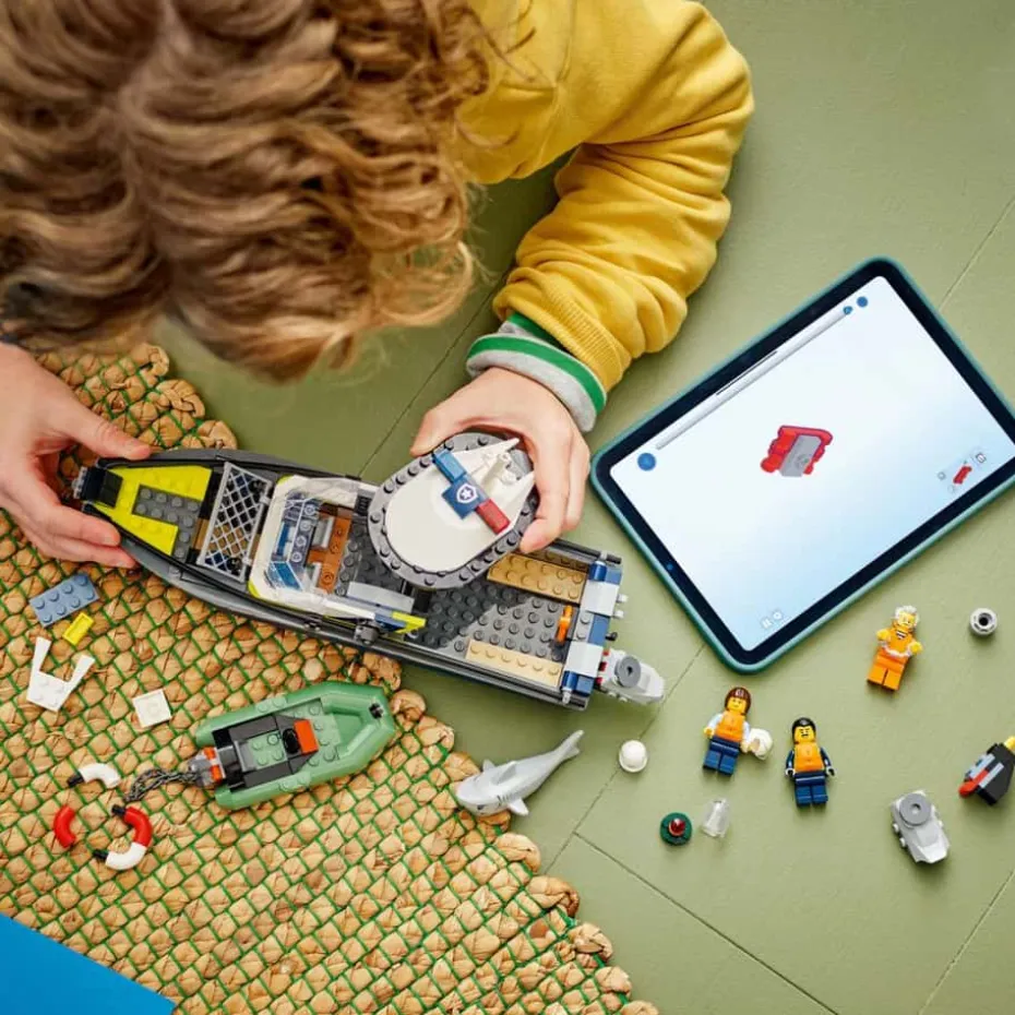 LEGO® City Skurkejakt med politibåt leke og flytende hurtigbåt og jolle 60456