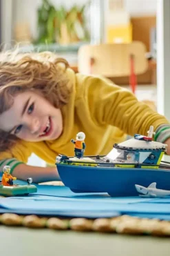 LEGO® City Skurkejakt med politibåt leke og flytende hurtigbåt og jolle 60456