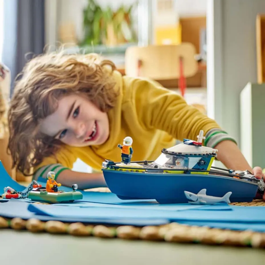 LEGO® City Skurkejakt med politibåt leke og flytende hurtigbåt og jolle 60456