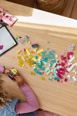 LEGO® Classic Magisk boks med gjennomsiktige klosser 11040