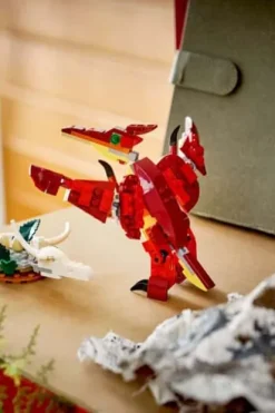 LEGO® Creator 3-i-1 Fryktinngytende dinosaur 31379