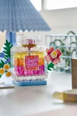 LEGO® Creator 3-i-1 Parfymeflaske med blomsterdekor 31383