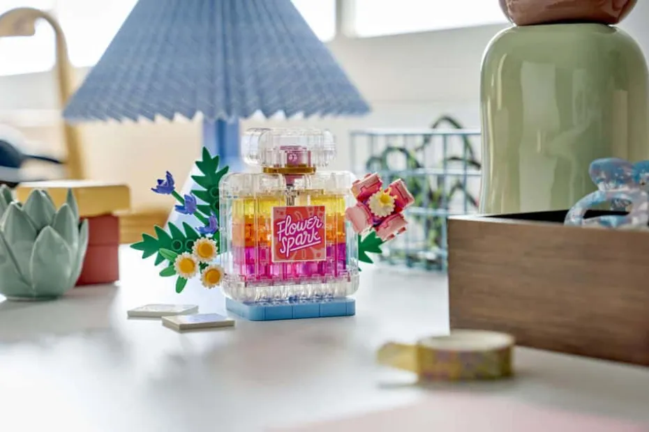 LEGO® Creator 3-i-1 Parfymeflaske med blomsterdekor 31383