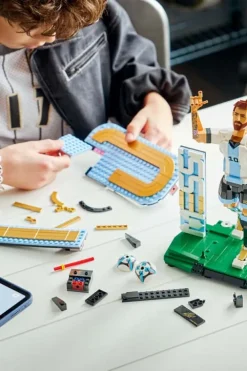 LEGO® Editions Football Fotball-legenden Lionel Messi 43015
