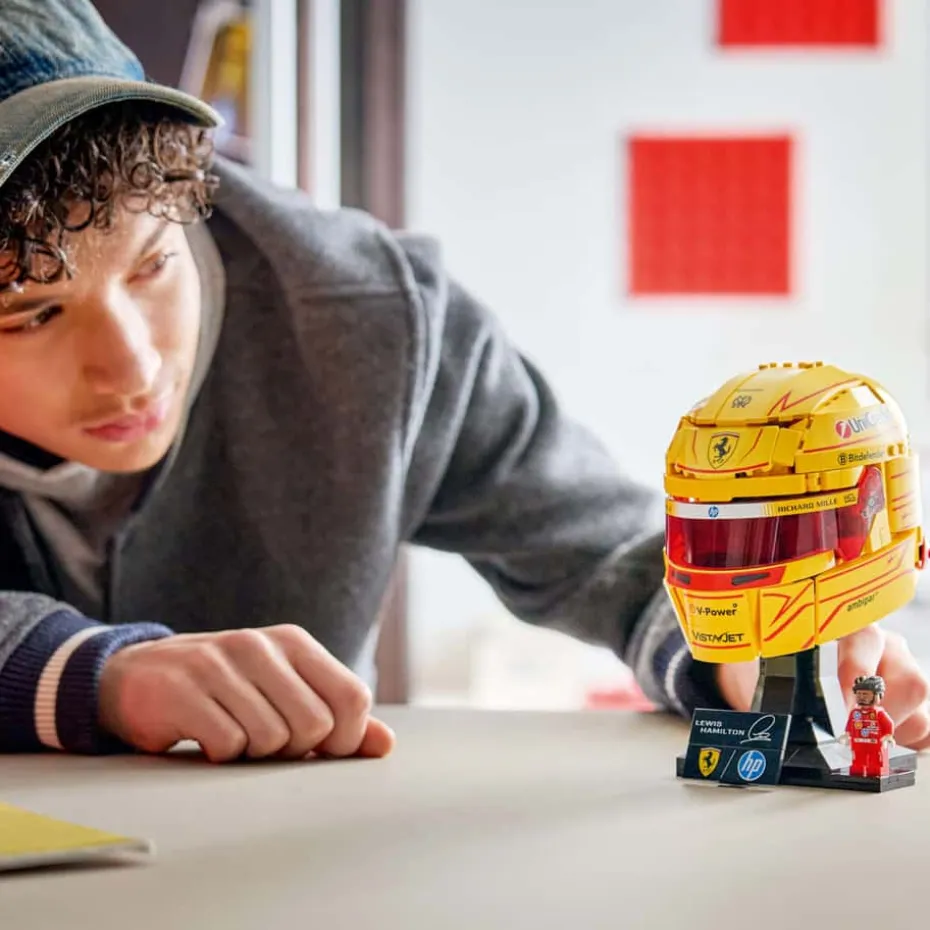 LEGO® Editions Formula 1 Scuderia Ferrari HP Lewis Hamilton hjelm 43022