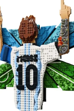 LEGO® Editions Lionel Messi feirer seieren 43018