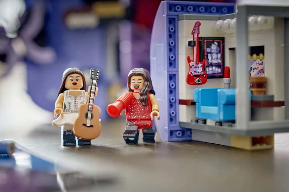 LEGO® Editions Olivia Rodrigos dobbelgitar 43031
