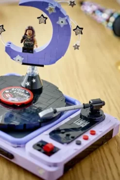 LEGO® Editions Olivia Rodrigos konsertmåne 43029
