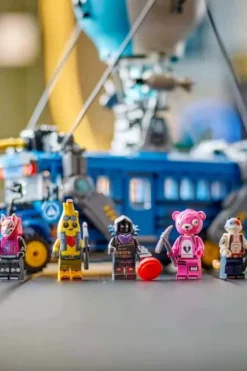 LEGO® Fortnite® Battle Bus 77073