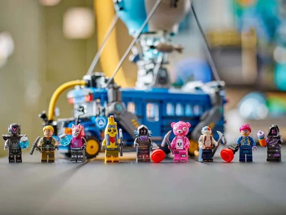 LEGO® Fortnite® Battle Bus 77073