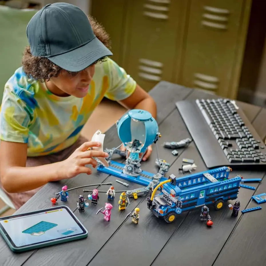LEGO® Fortnite® Battle Bus 77073