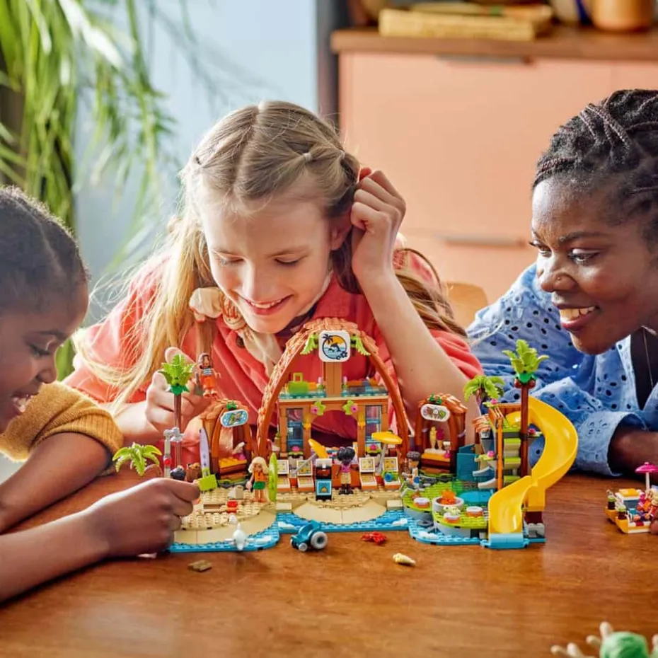 LEGO® Friends Familieferie på strandresort 42673