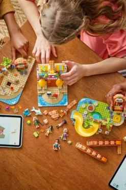 LEGO® Friends Familieferie på strandresort 42673