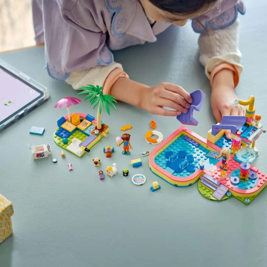 LEGO® Friends Gøyal dag i Badeland 42676