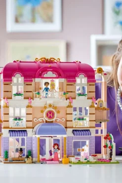 LEGO® Friends Heartlake Citys Grand Hotell 42704