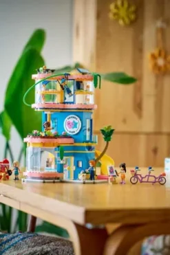 LEGO® Friends klubbhuset i Heartlake City 42689
