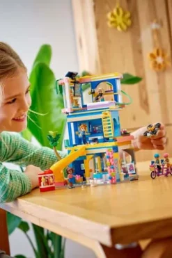 LEGO® Friends klubbhuset i Heartlake City 42689