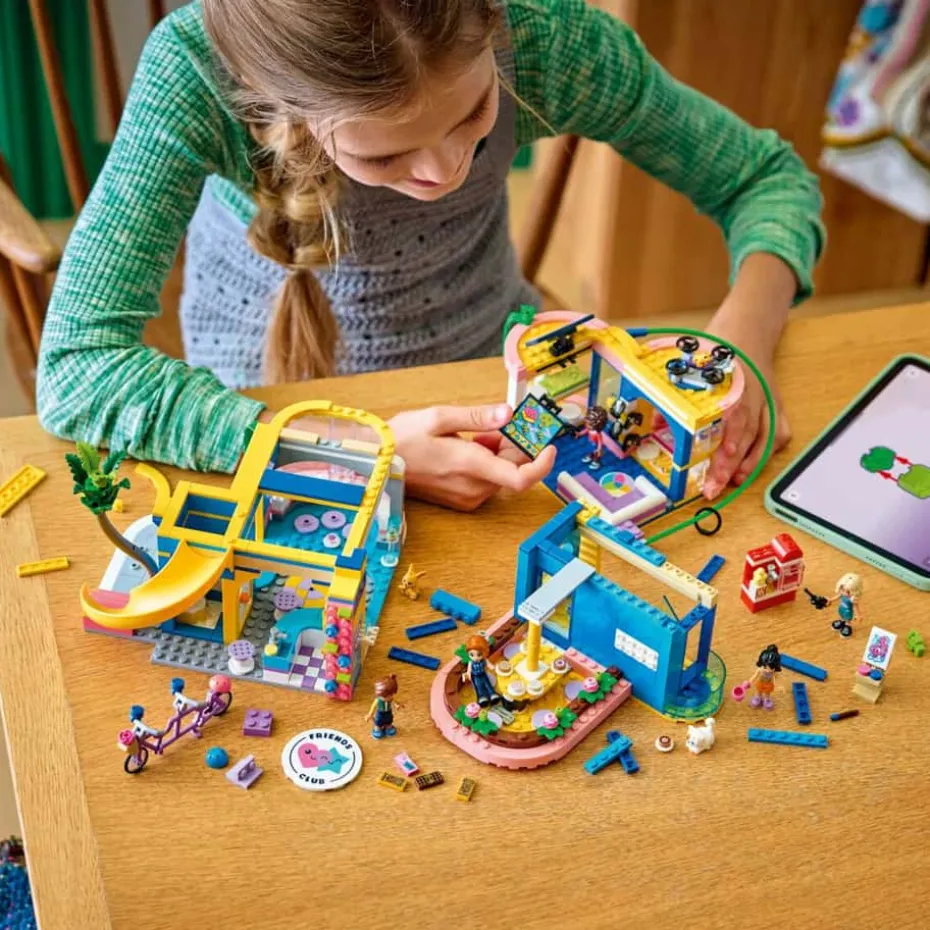 LEGO® Friends klubbhuset i Heartlake City 42689