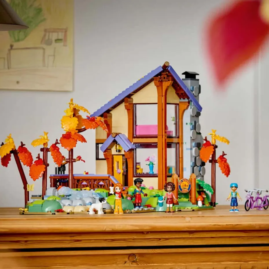 LEGO® Friends Koselig høsthytte 42705