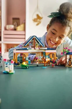 LEGO® Friends Rideskole med stall 42688