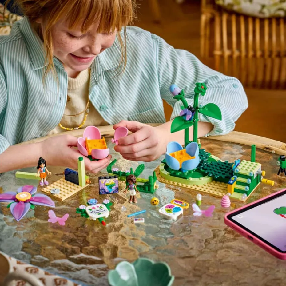 LEGO® Friends Snurrende tekoppkarusell med blomstertema 42702