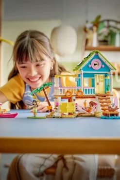 LEGO® Friends Strandhus med seler 42699