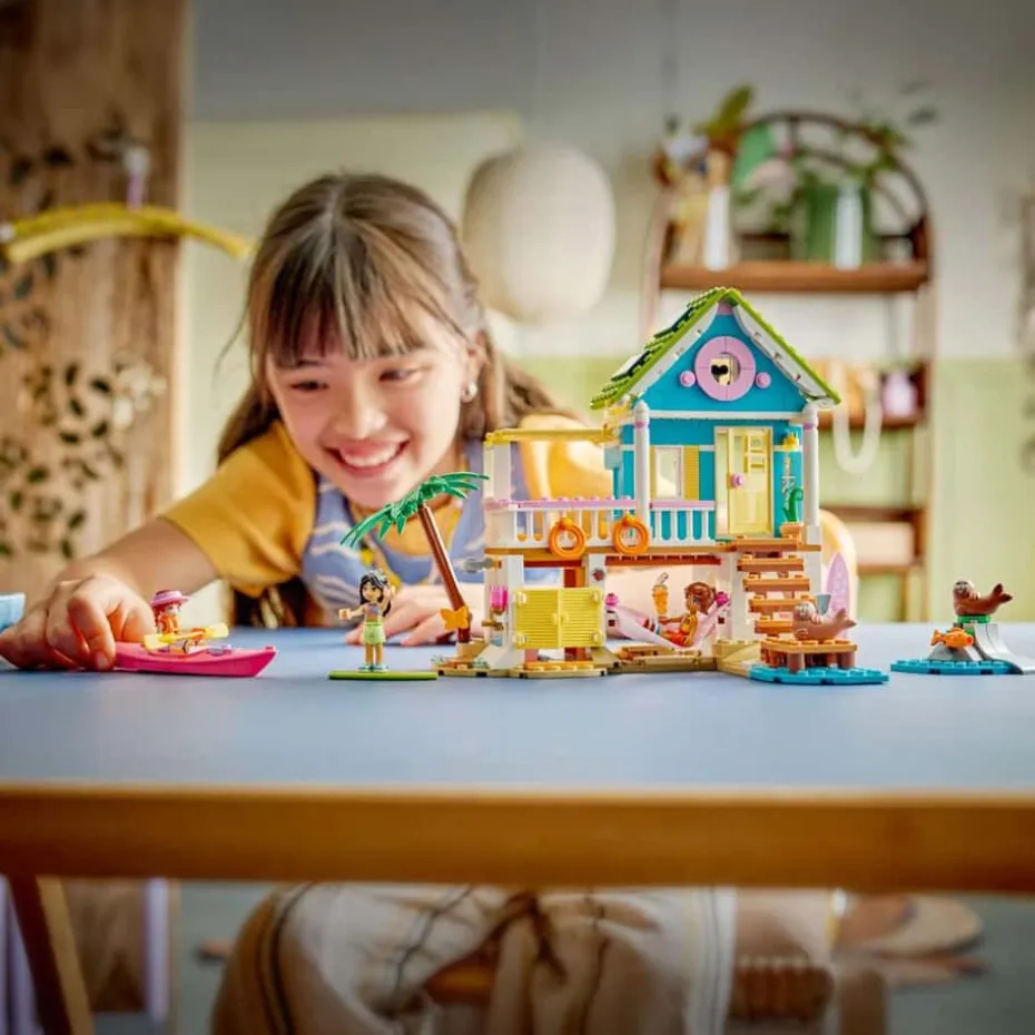 LEGO® Friends Strandhus med seler 42699