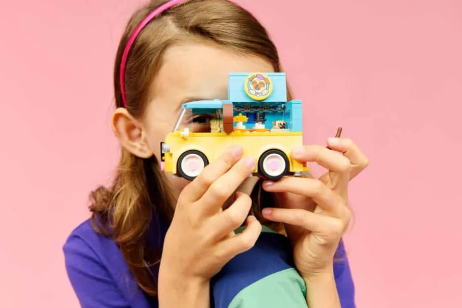 LEGO® Friends Varebil med dyretilbehør 42678